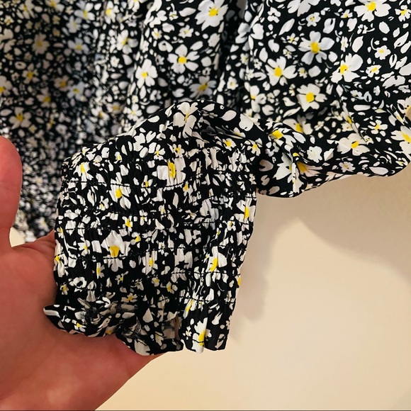 NWT Black Floral Smocked Blouse - Picture 5 of 7